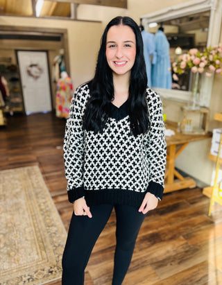 OVERSIZED GRAPHIC SWEATER