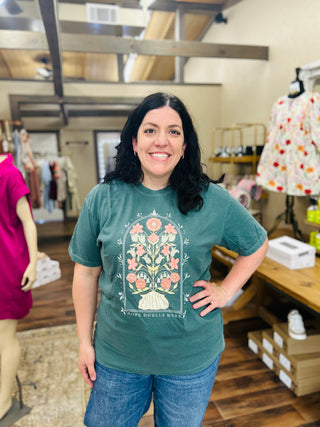 DWELL IN HOPE GRAPHIC TEE