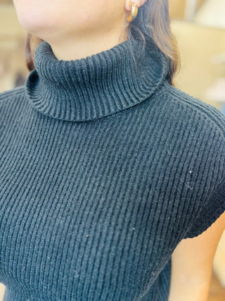 SPLIT SWEATER VEST