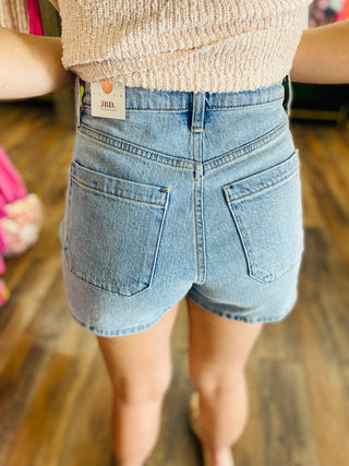 PATCH POCKET SHORT