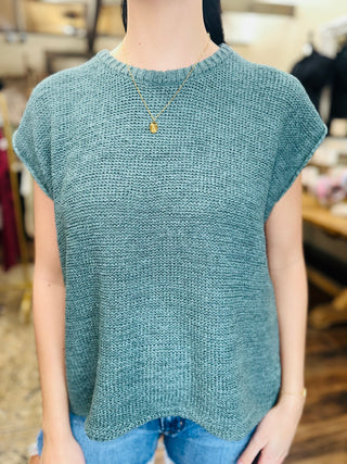 SLEEVELESS SALLY