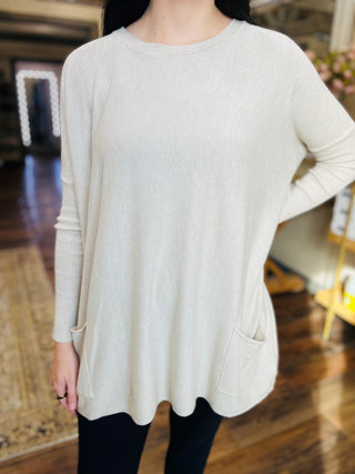 OVERSIZED POCKET SWEATER