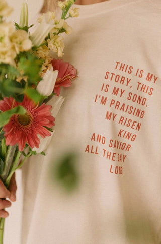 PRAISING MY RISEN KING EASTER GRAPHIC TEE