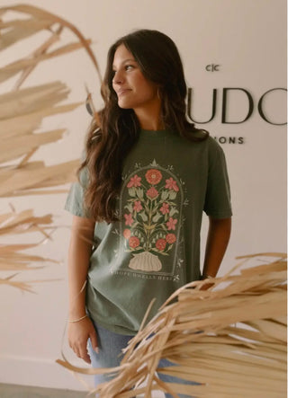DWELL IN HOPE GRAPHIC TEE