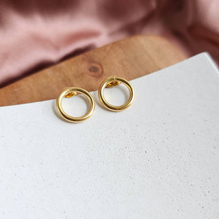 ORIANA STUDS MEDIUM