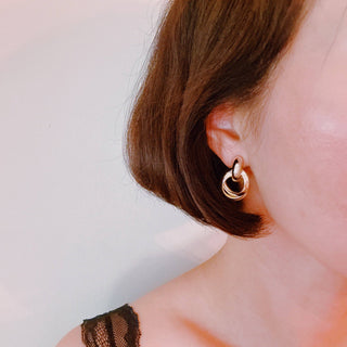 GOLD KNOCKER EARRINGS