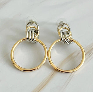 KNOCK ON THE BEAUTY HOOP EARRINGS
