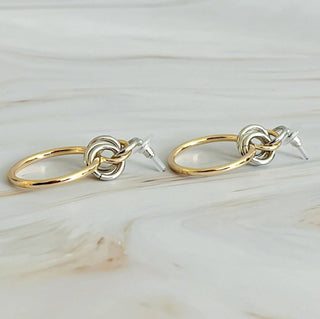 KNOCK ON THE BEAUTY HOOP EARRINGS