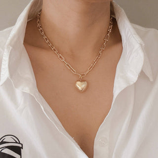 BRUSHED HEART PENDENT CHAIN NECKLACE