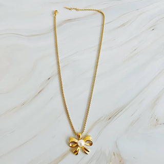 Perfect Bow And Pearl Necklace