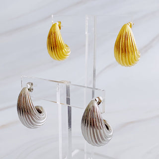 CABLED TEARDROP STUD EARRING