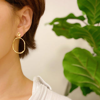 MODERN MOLTEN OVAL DROP EARRINGS