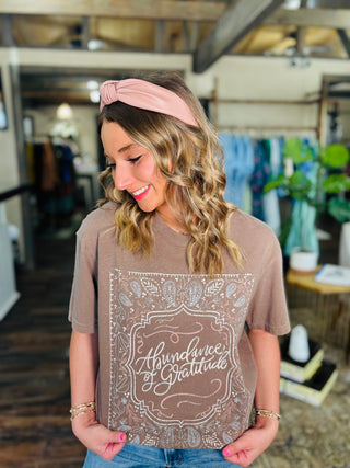 ABUNDANCE OF GRATITUDE | TEE