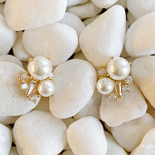 ESTATE PEARL AND SHINE STUD EARRINGS
