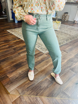 DOWN TO EARTH DENIM