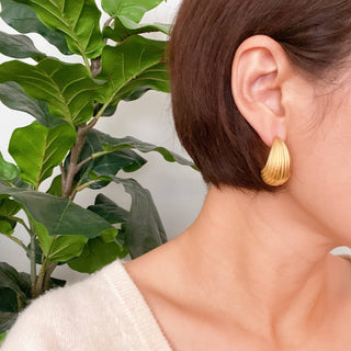CABLED TEARDROP STUD EARRING