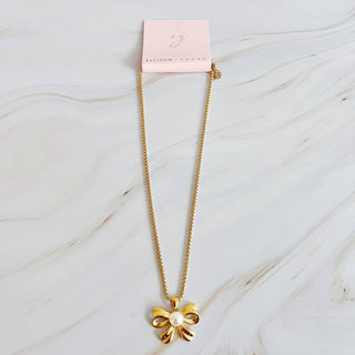 Perfect Bow And Pearl Necklace