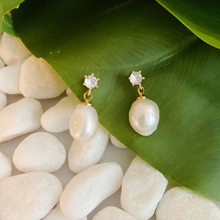 CLASSY PEARL EARRINGS