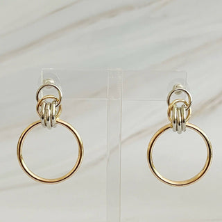 KNOCK ON THE BEAUTY HOOP EARRINGS